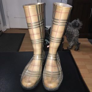 Burberry boots size 8 men.